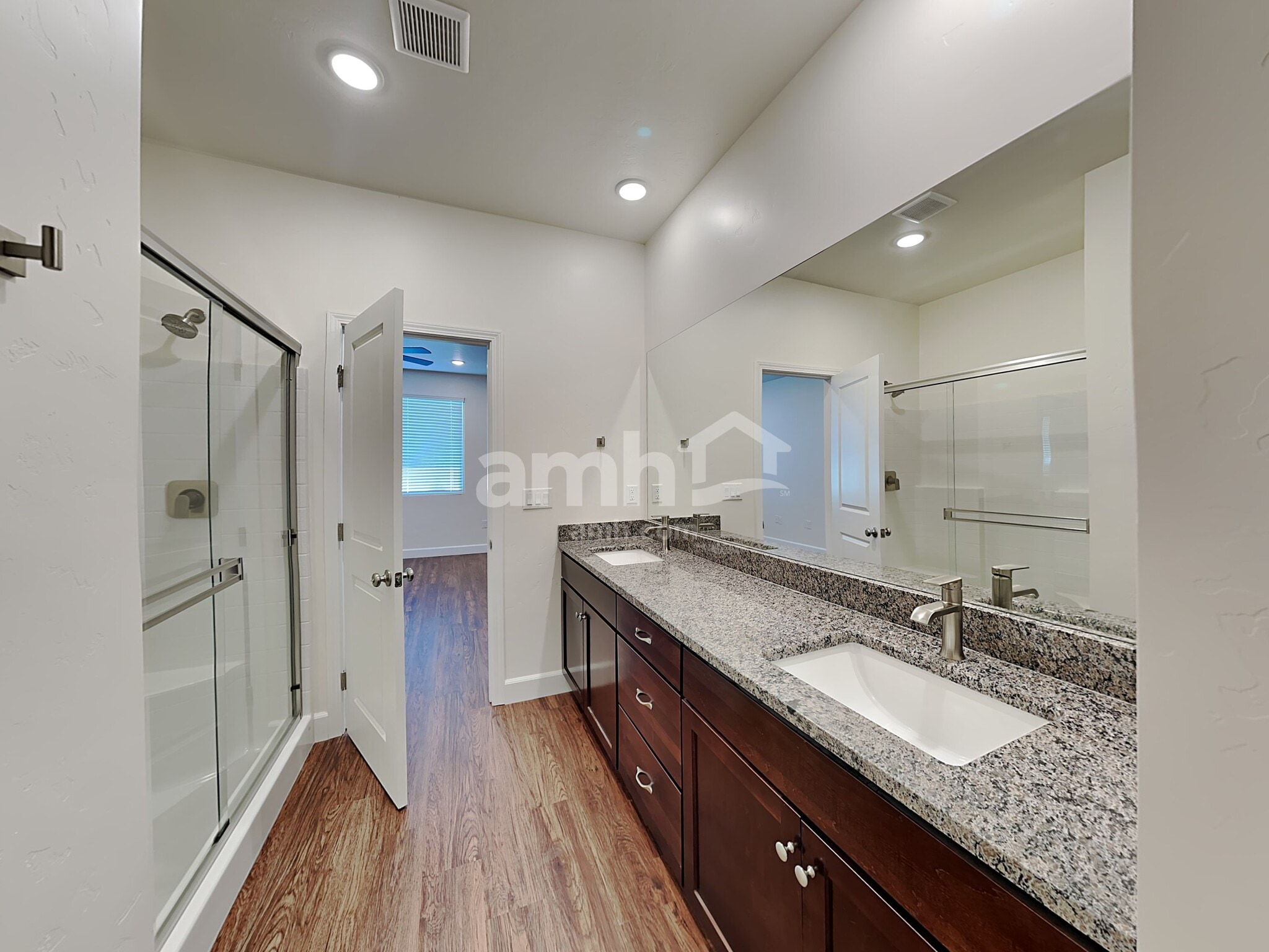 Building Photo - 1854 N Oconner Ave