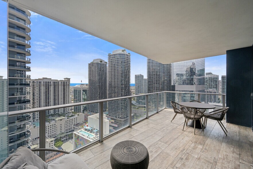 Building Photo - 1010 Brickell Ave