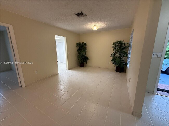 Building Photo - 1556 San Benito Ave