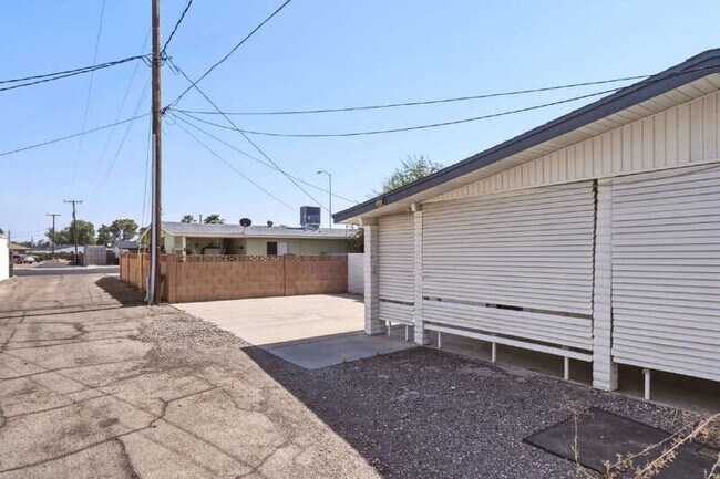 Building Photo - 1129 N Wedgewood Cir