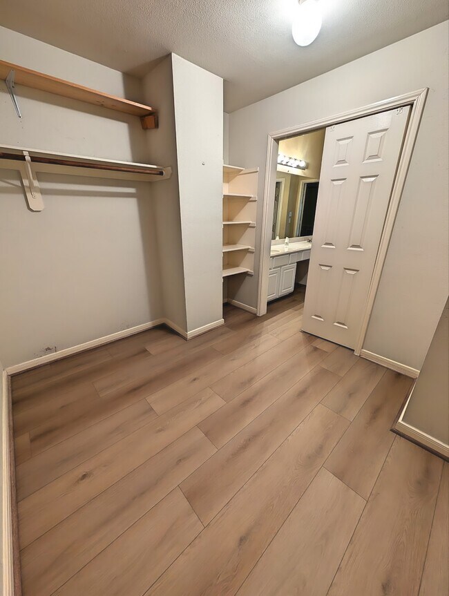 Building Photo - 18927 Hikers Trail Dr