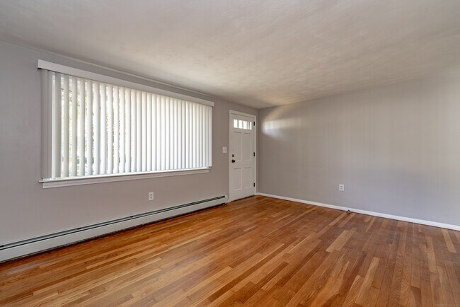 Building Photo - 14 Alaimo Dr