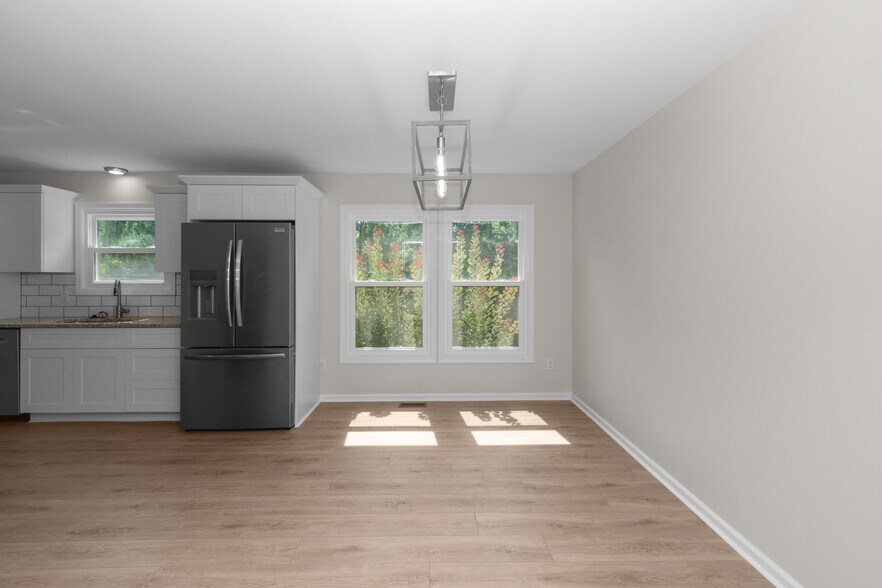Building Photo - 1511 Fall Creek Ln
