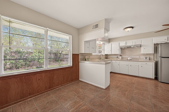 Building Photo - 5646 Hazen St