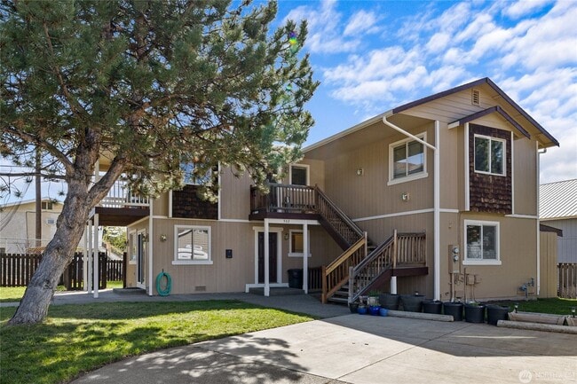 Building Photo - 502 River Ave