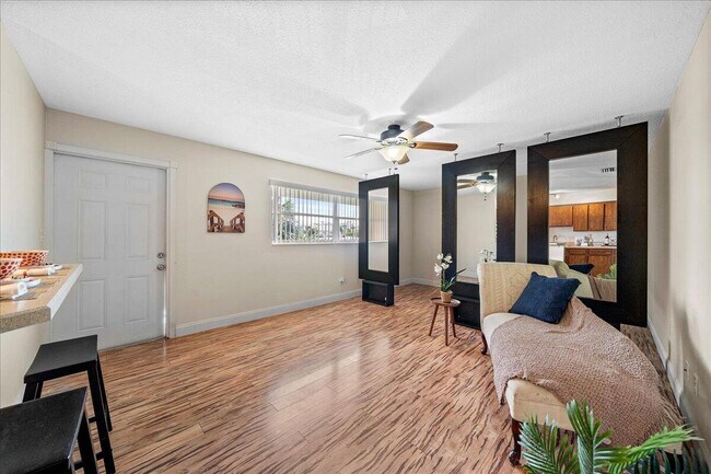 Building Photo - 302 Lincoln Ave