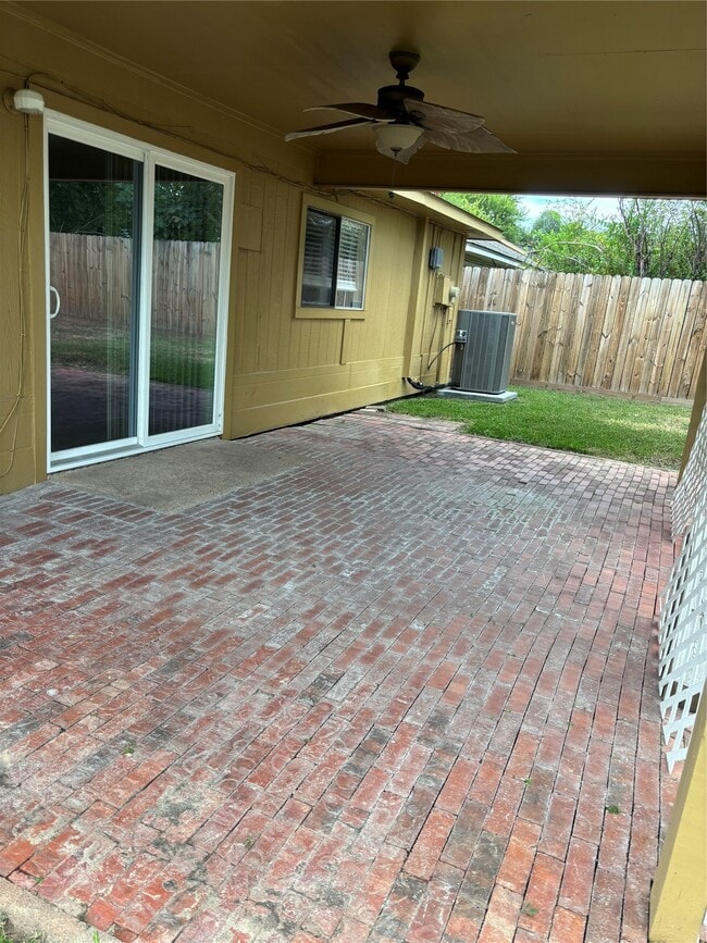 Building Photo - 1726 Oakwell Ln