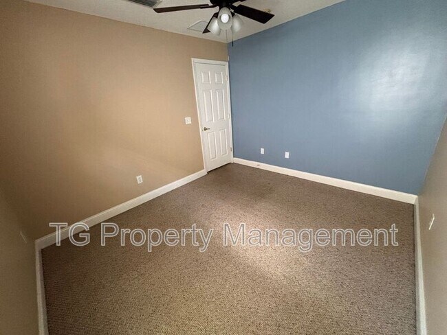 Building Photo - 14160 Fish Eagle Dr E