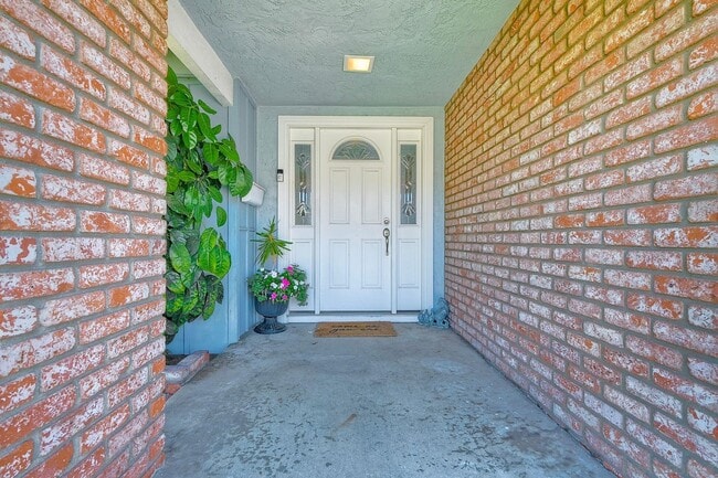 Building Photo - 17521 Hada Dr
