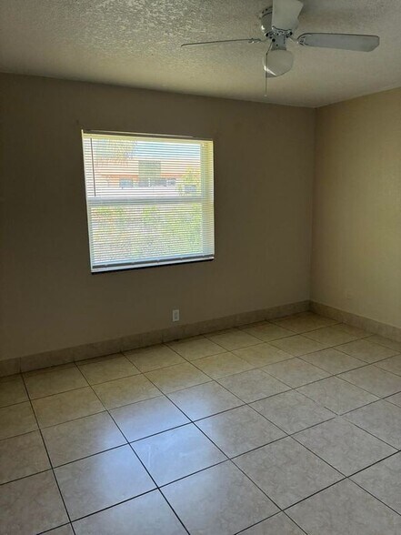 Building Photo - 1420 Barton Rd