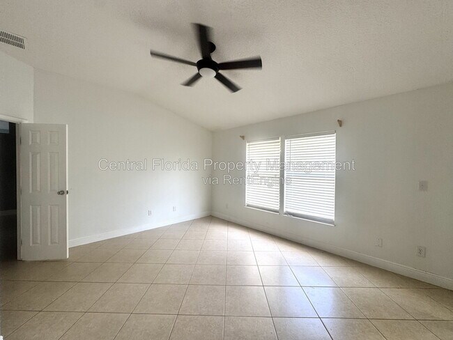 Building Photo - 8120 Lesia Cir