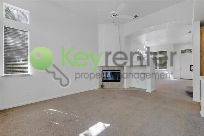Building Photo - 7956 Robinson Dr