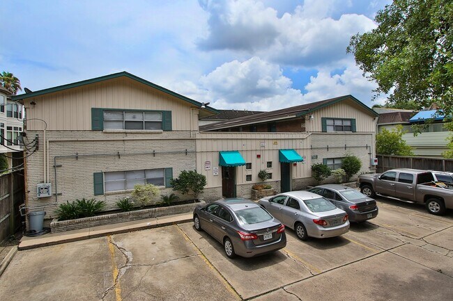 Building Photo - 1419 Hyde Park Blvd