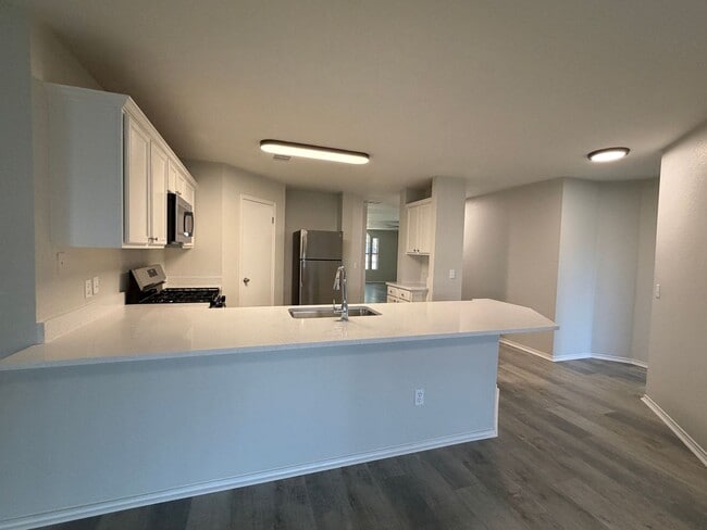 Building Photo - 3/2 in Del Valle