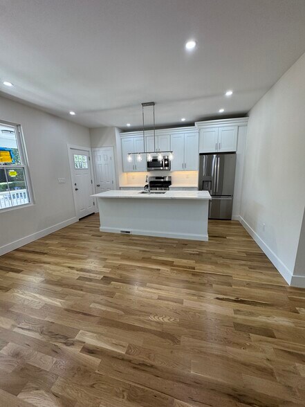 Primary Photo - 231 Sixth Ave