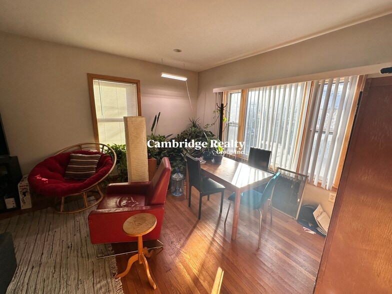 Building Photo - 135 Columbia St