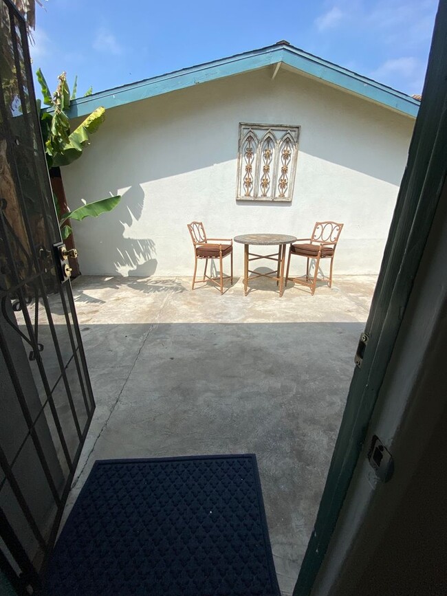 Building Photo - BEAUTIFUL SPACIOUS HOME IN LAWNDALE! 1ST M...