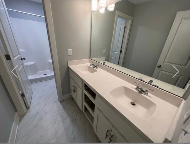 Building Photo - COMING SOON! Beautiful Home in Raytown!