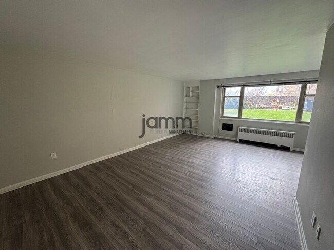 Building Photo - 11820 Edgewater Dr