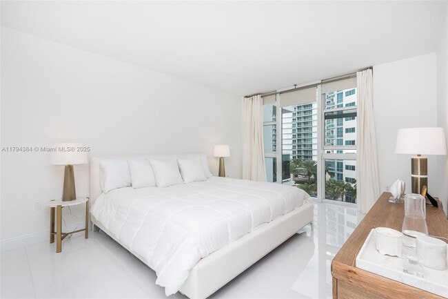 Building Photo - 10275 Collins Ave