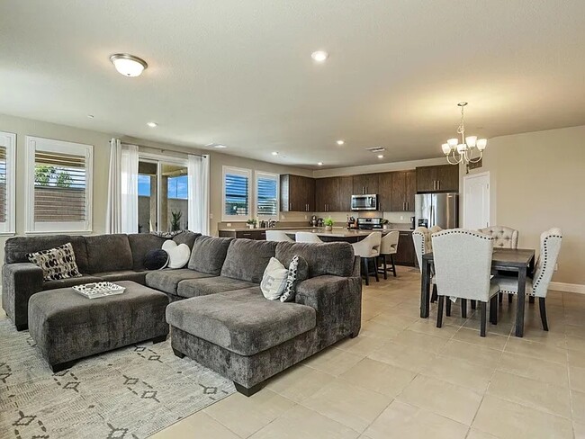 Building Photo - 2742 Carnation Way