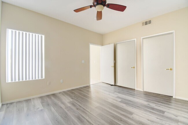 Building Photo - Beautiful Must See Condo!