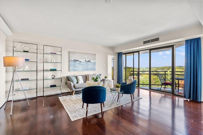 Primary Photo - 1530 Key Blvd