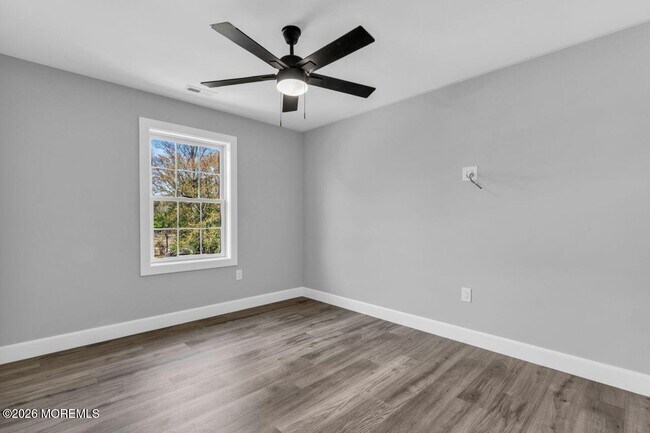 Building Photo - 553 Colts Neck Rd