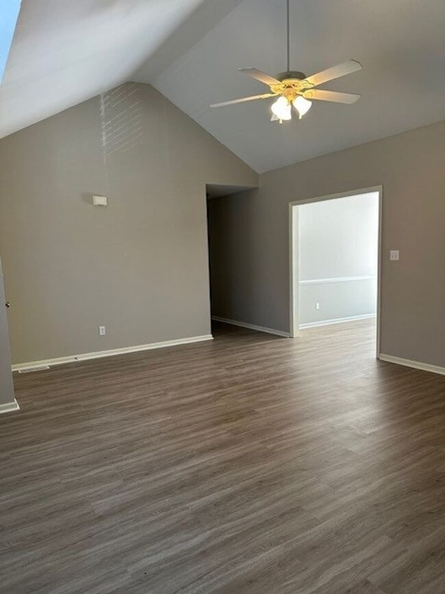 Building Photo - 305 Towbridge Ln