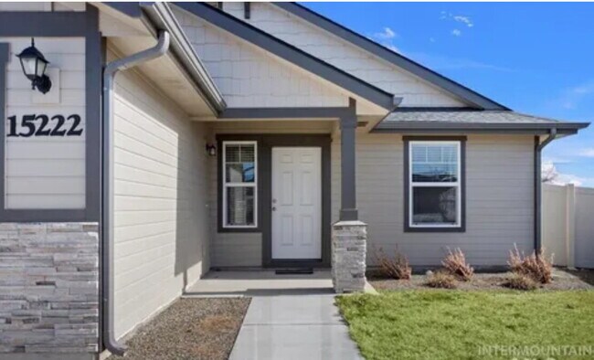 Building Photo - "Charming 3-Bed, 2-Bath Home with Spacious...
