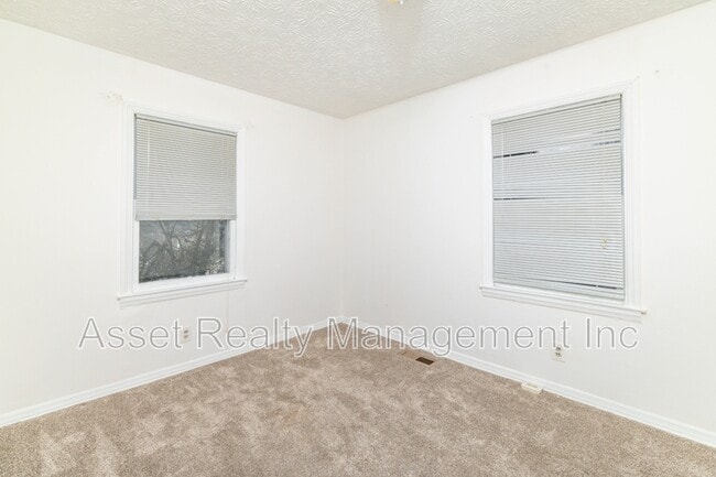 Building Photo - 3821 Selma Ave