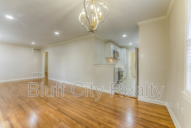 Building Photo - 1363 Colonial Rd