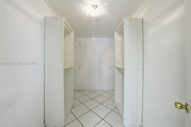 Building Photo - 6010 S Falls Cir Dr