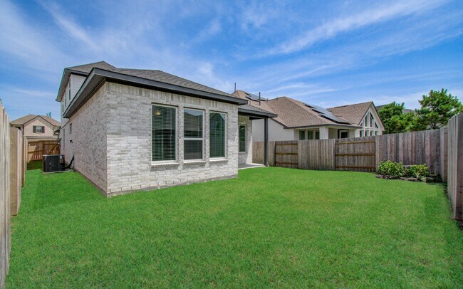 Building Photo - 24811 Harrow Mdw Dr