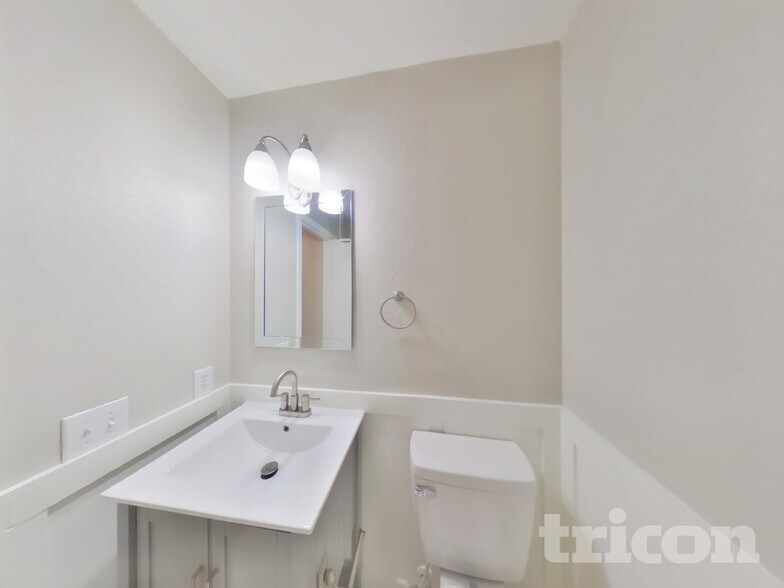 Building Photo - 11059 Barclay Point