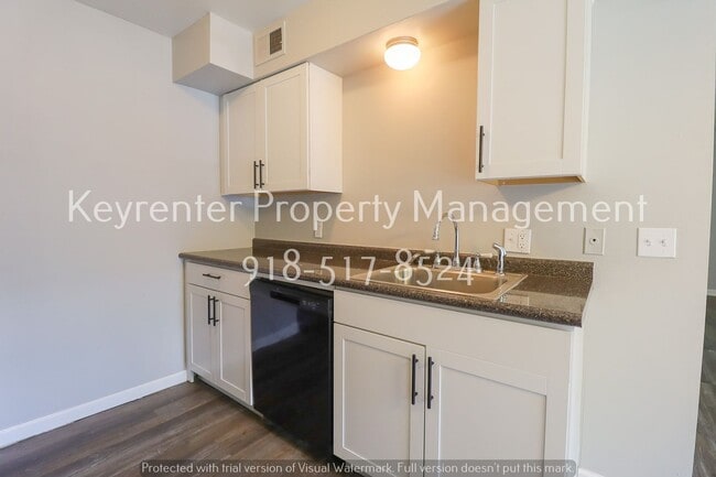 Building Photo - 2 Bed | 1 Bath Condo in Central Tulsa!