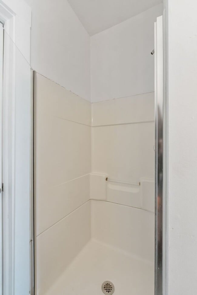 Building Photo - Huge Brick House in Victorian Village/Short North, Beautiful Woodwork 3 Car Garage and Swimming pool