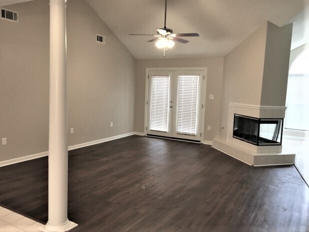Building Photo - 138 Lions Gate Rd