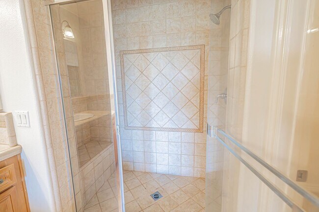 Building Photo - Bella Ventana 3 Bedroom Rental Home in Valencia!