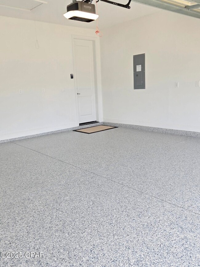 Building Photo - 8645 Weekend Dr