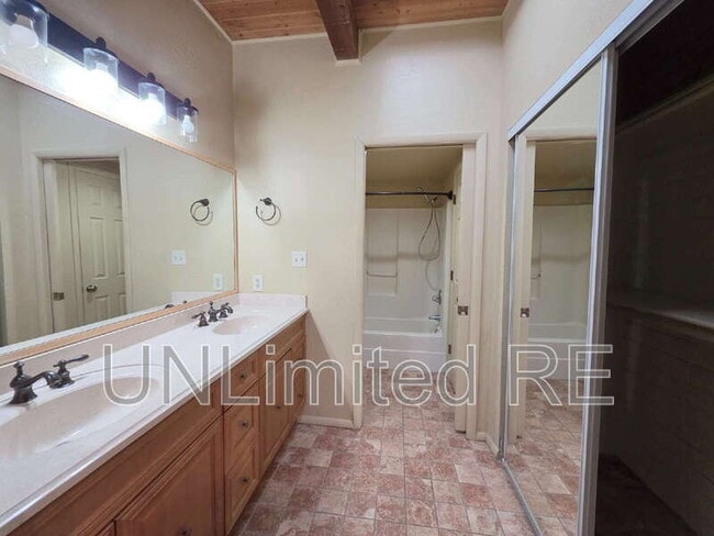 Building Photo - 355 Canyon Diablo Rd