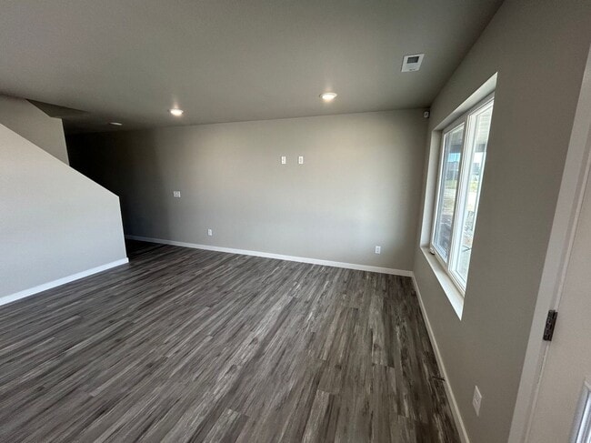 Building Photo - Exquisite 3-Bedroom Home with Modern Elegance and a Great Location!!