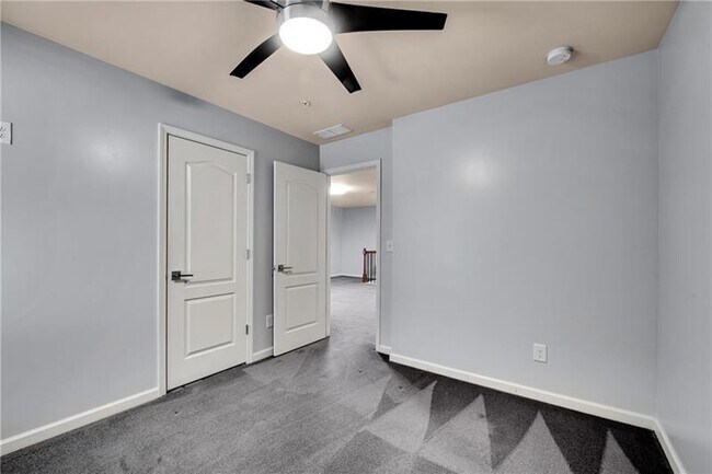 Building Photo - 2242 Knoxhill View