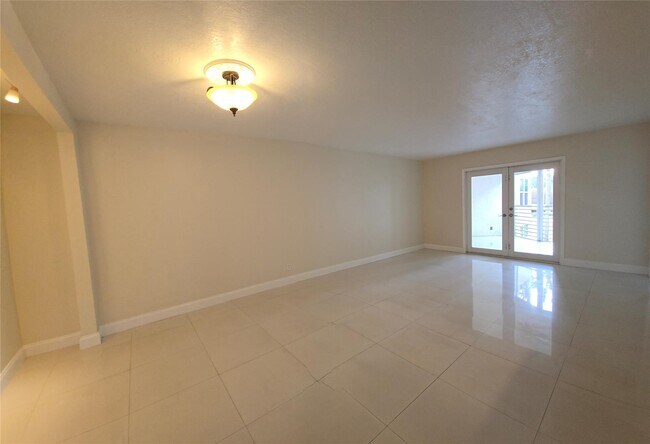 Building Photo - 1830 Sabal Palm Dr