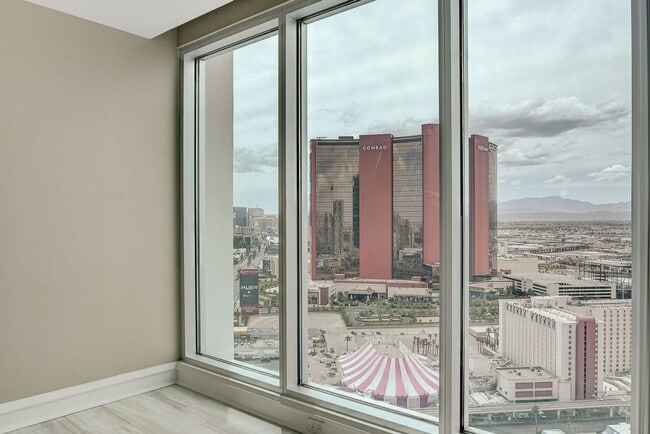 Building Photo - Sky Las Vegas-Strip/City/Red Rock Mtn Views from this Stunning 2Bd/2.5Ba Residence