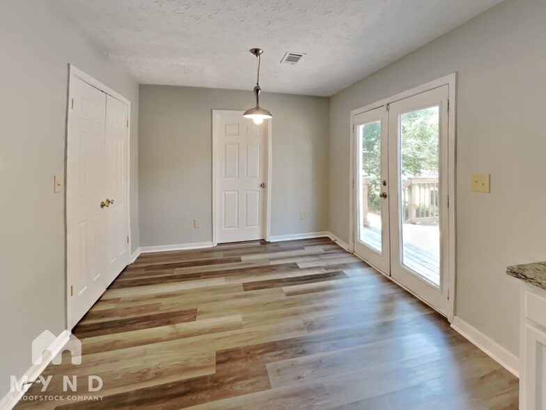 Building Photo - 605 Kings Pl