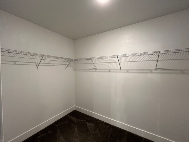 Building Photo - Beautiful and Newer 4 Bedroom 2.5 Bathroom Craftsman attached House close to the Columbia River! ...