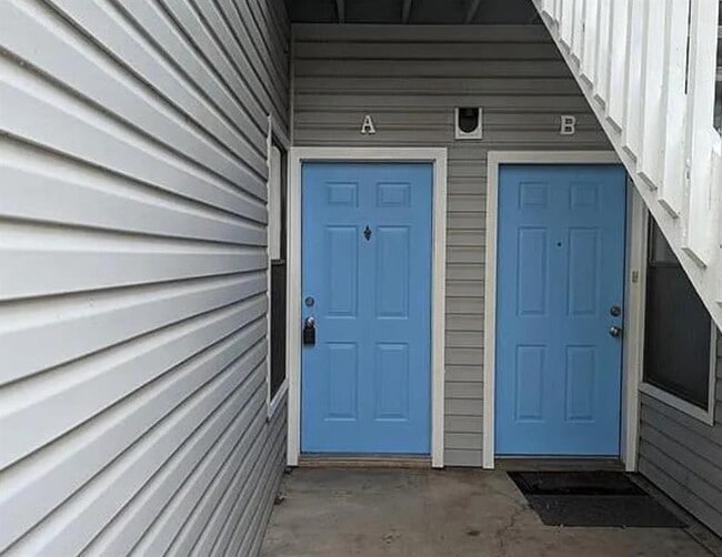Building Photo - 2405 W Slaughter Ln