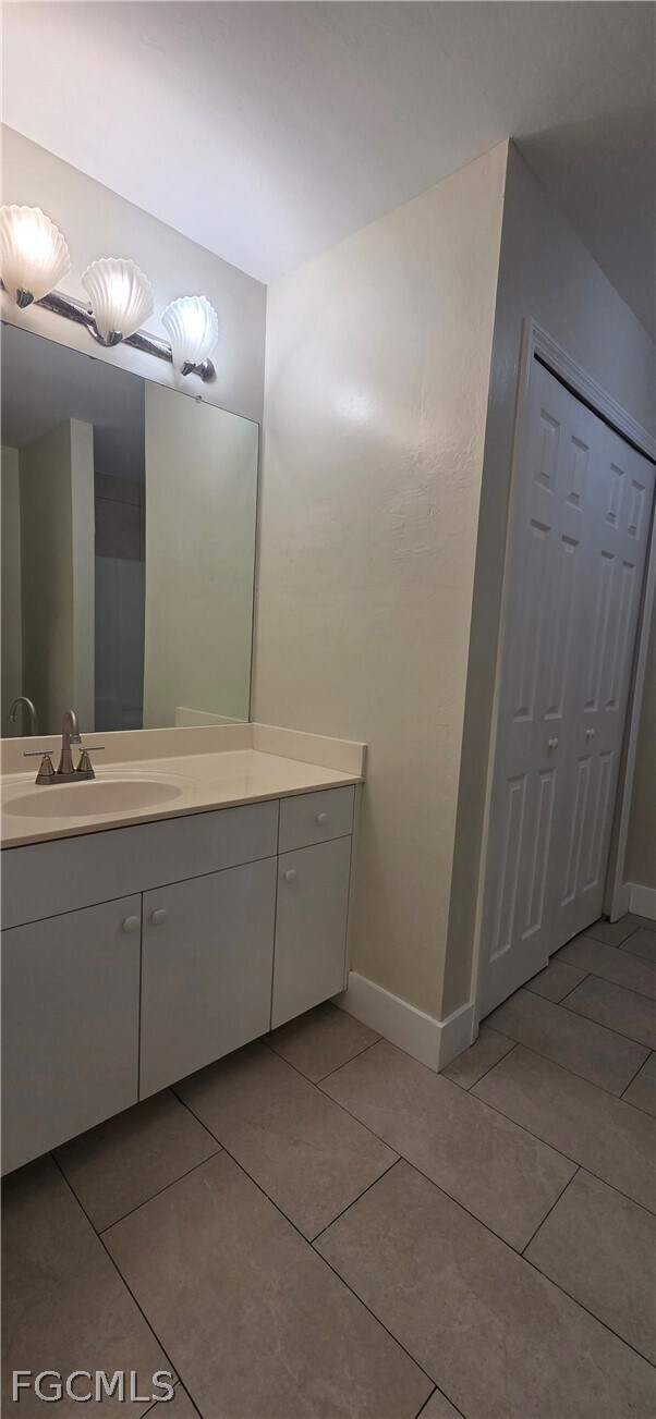 Building Photo - 1019 SE 12th Terrace