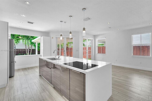 Building Photo - 11430 NW 82nd Terrace